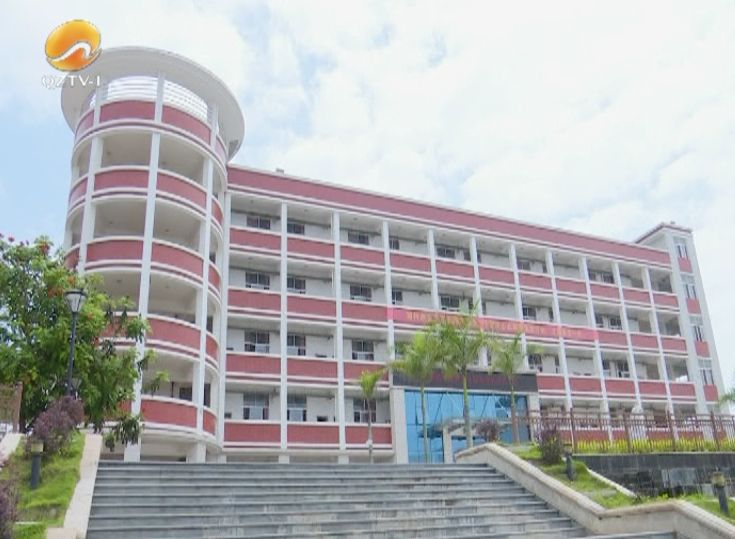 为石狮二级达标校,石狮规模最大的学校之一,现有高中部29班,初中部28